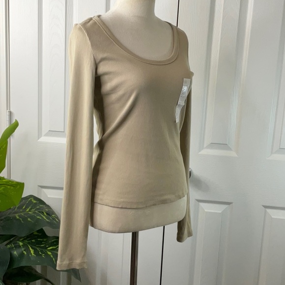 Universal Thread Beige Ribbed Long Sleeve
Top Various Sizes - Picture 8 of 8